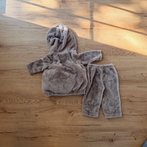 Carter's Sloth Costume - Size 6-9 mos - Picture 2 of 3